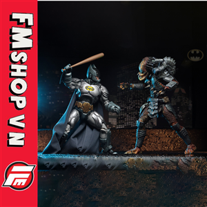 (2ND) NECA SDCC ARMORED BATMAN VS PREDATOR