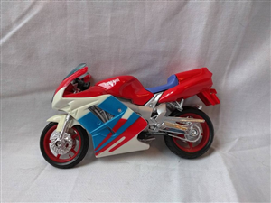 1:18 MAISTO YAMAHA FZR600R