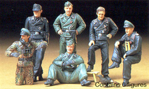 TAMIYA 1/35 GERMAN TANK CREW AT REST
