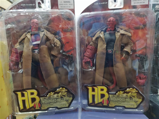 Mua bán HELLBOY- MEZCO HELLBOY WOUNDED FAKE