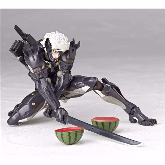 Mua bán REVOLTECH METAL GEAR RISING RAIDEN FAKE ( ĐEN)