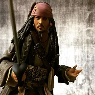 Mua bán SHF CAPTAIN JACK SPARROW