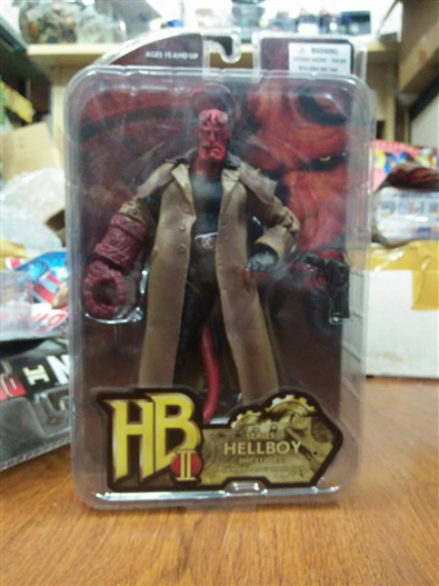 Mua bán MEZCO HELLBOY II