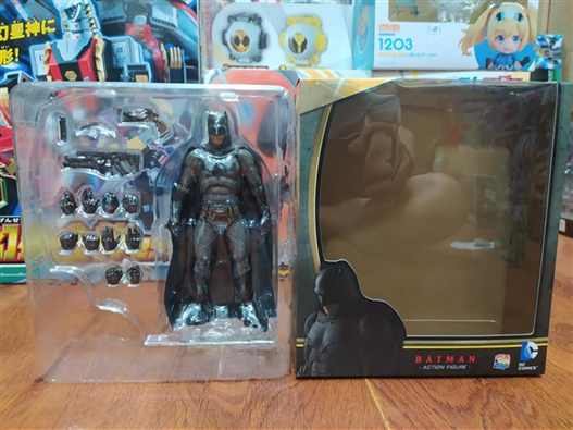 Mua bán MAFEX 017 BATMAN BVS 2ND