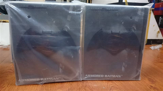 Mua bán MEZCO BATMAN ARMORED BVS FAKE