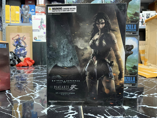 Mua bán PLAY ARTS KAI WONDER WOMAN (BATMAN VS SUPERMAN) FAKE