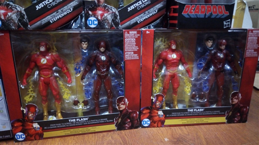 Mua bán DC MULTIVERSE THE FLASH FROM PAGE TO SCREEN SET