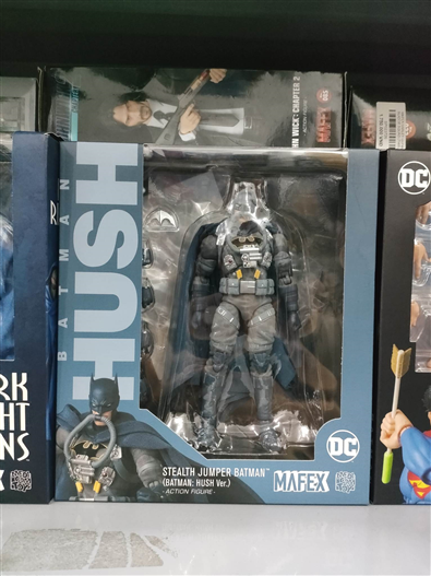 Mua bán MAFEX BATMAN HUSH STEALTH JUMPER SUIT (KÝ GỬI)