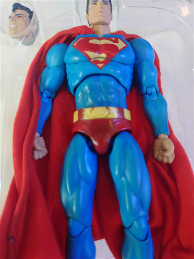 Mua bán MAFEX SUPERMAN HUSH 2ND (THIẾU ĐỒ, TRẦY THẮT LƯNG)