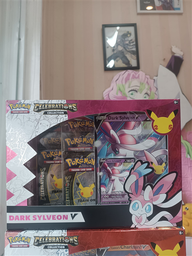 Mua bán SET CELEBRATION COLLECTION DARK SYLVEON V