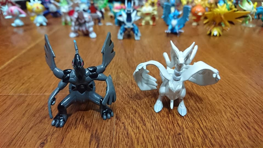 Mua bán POKEMON  RESHIRAM & ZEKROM SET