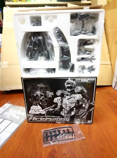 Mua bán BANDAI CHOGOKIN MECHA GODZILLA 2004 BLACK VER