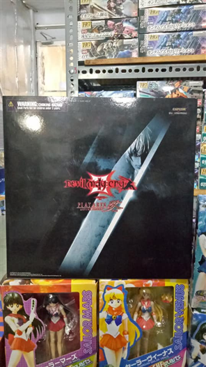 Mua bán PLAY ARTS KAI DANTE FAKE