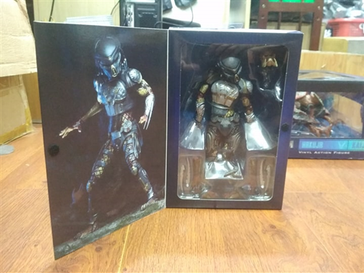 Mua bán NECA FUGITIVE PREDATOR 2019