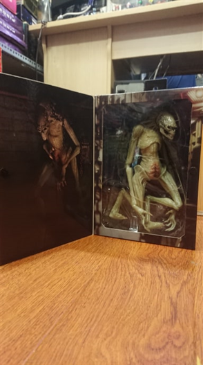 Mua bán NECA ALIEN RESURRECTION NEW BORN US VER