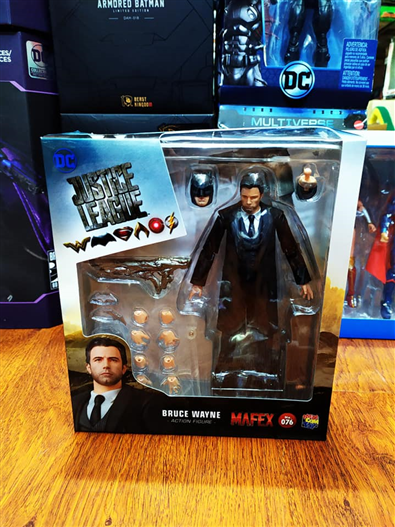 Mua bán MAFEX DC BRUCE WAYNE