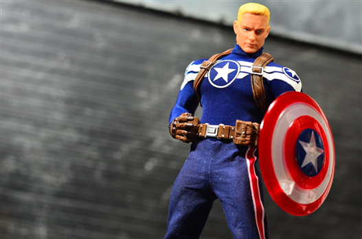 Mua bán MEZCO COMMANDER ROGERS FAKE