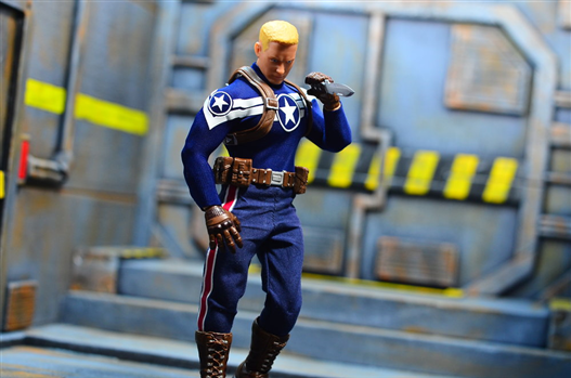 Mua bán MEZCO COMMANDER ROGERS FAKE